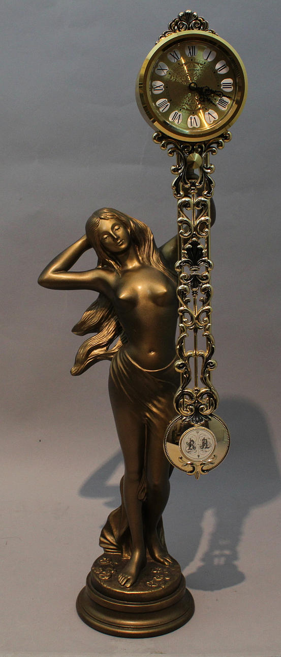 FIGURIN i metall med klocka. 1900-talets senare del.