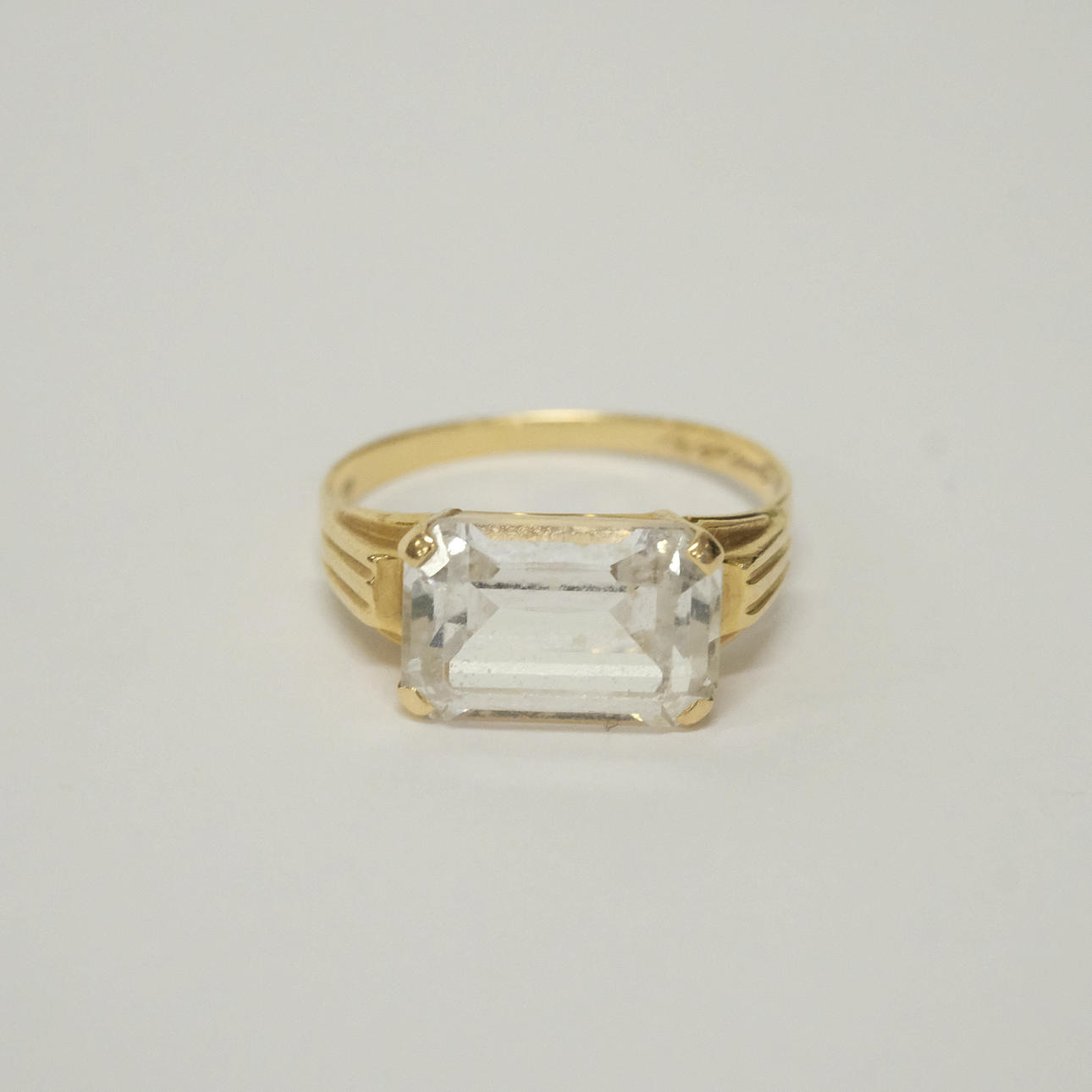 RING MED STEN, 18K GULD.