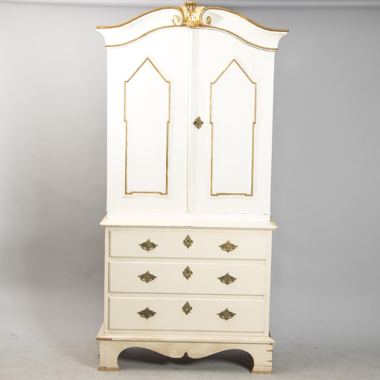 SKÅP, målat och förgyllt trä, 1800-tal.