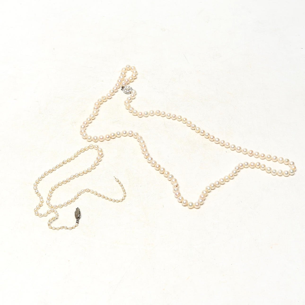 HALSBAND 2 st, med silverlås.