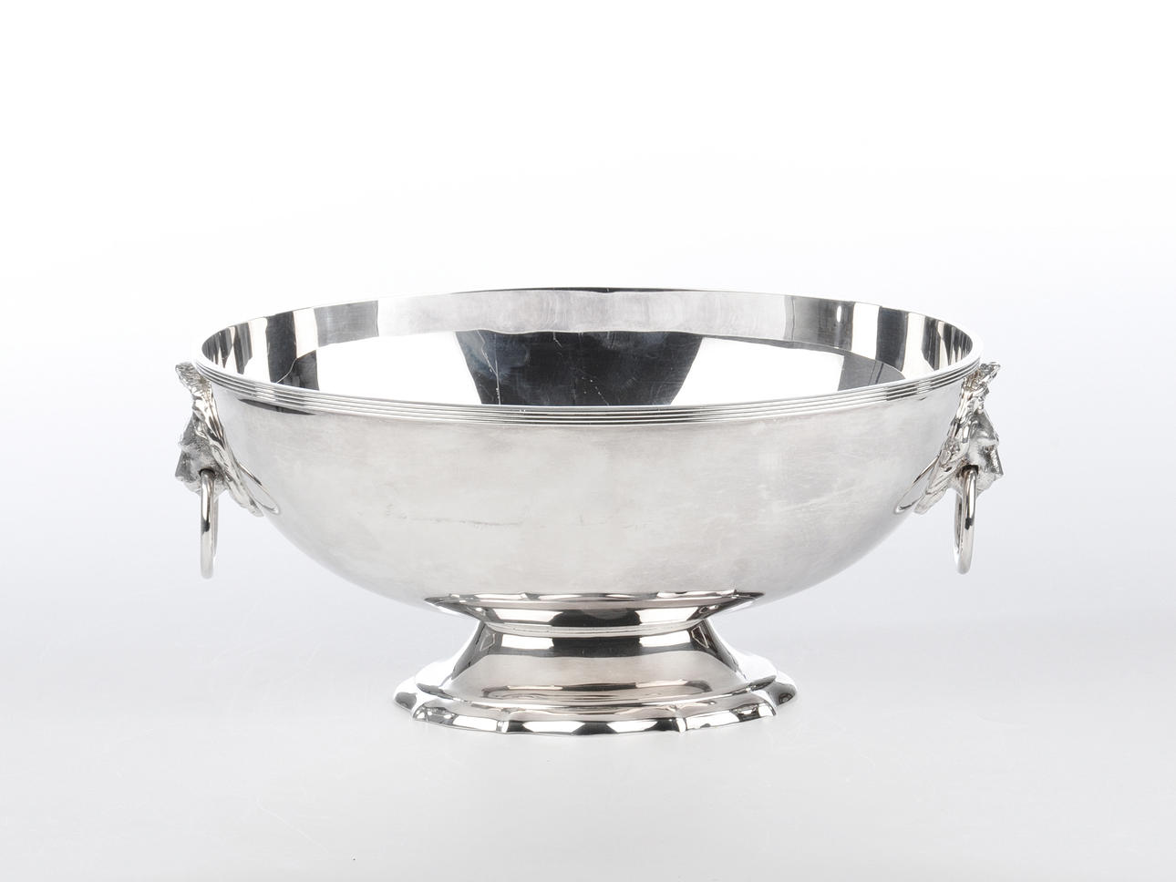 REED & BARTON. FRUKTSKÅL/MITTPUNKTEN. Lejon maskaroner silverpläterad.