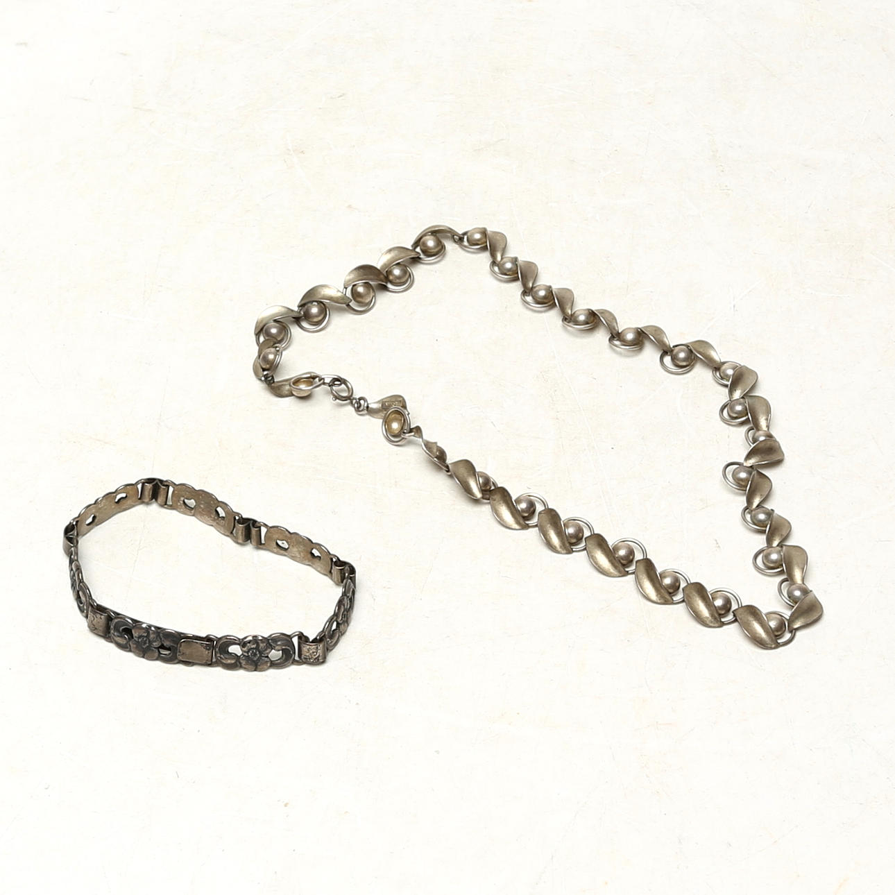 HALSBAND och ARMBAND, silver.