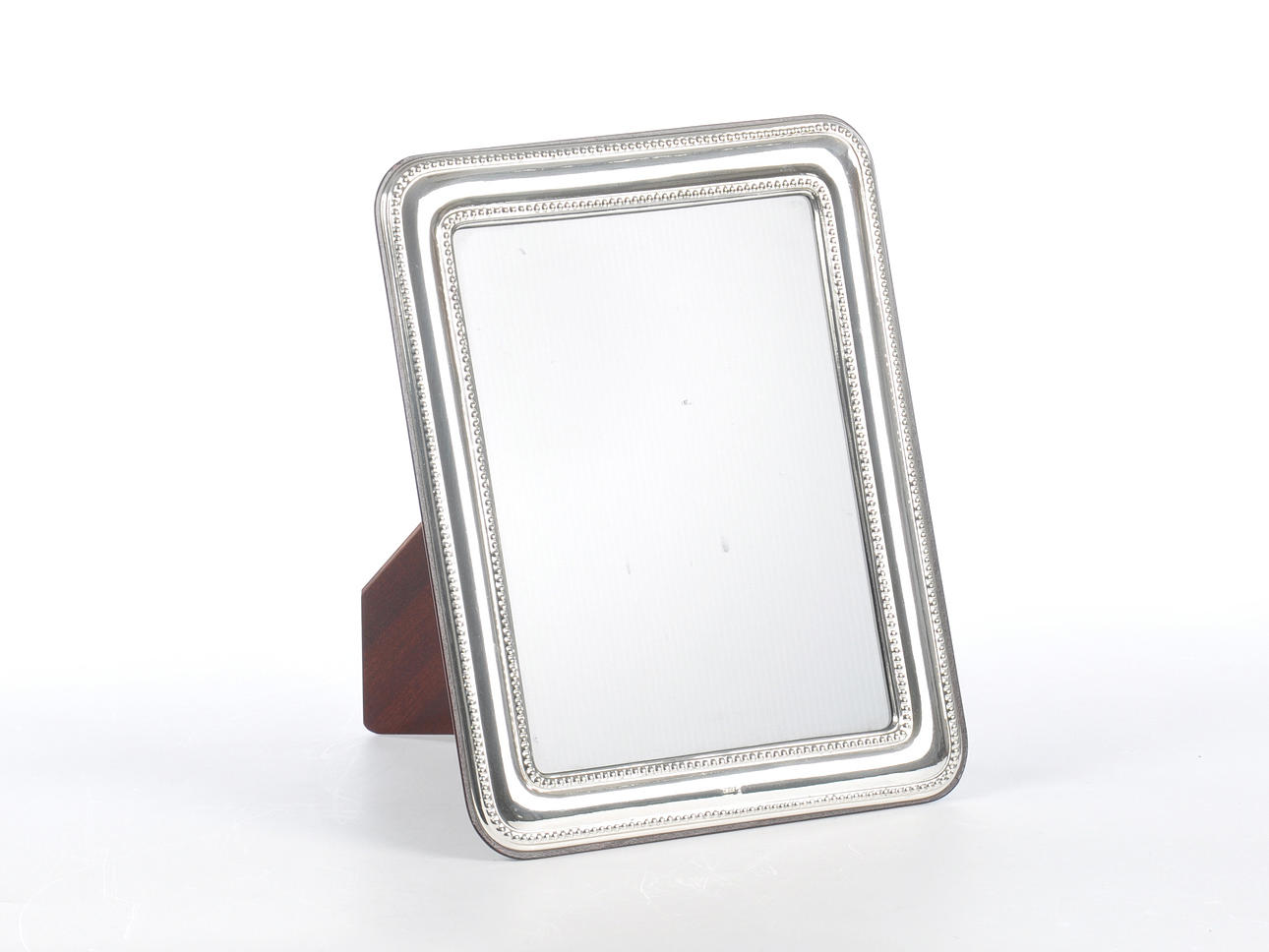 GEBRÜDER KÜHN / SONJA QUANDT. Fotoram/stativram. 925/000 sterlingsilver, mahognyfaner.