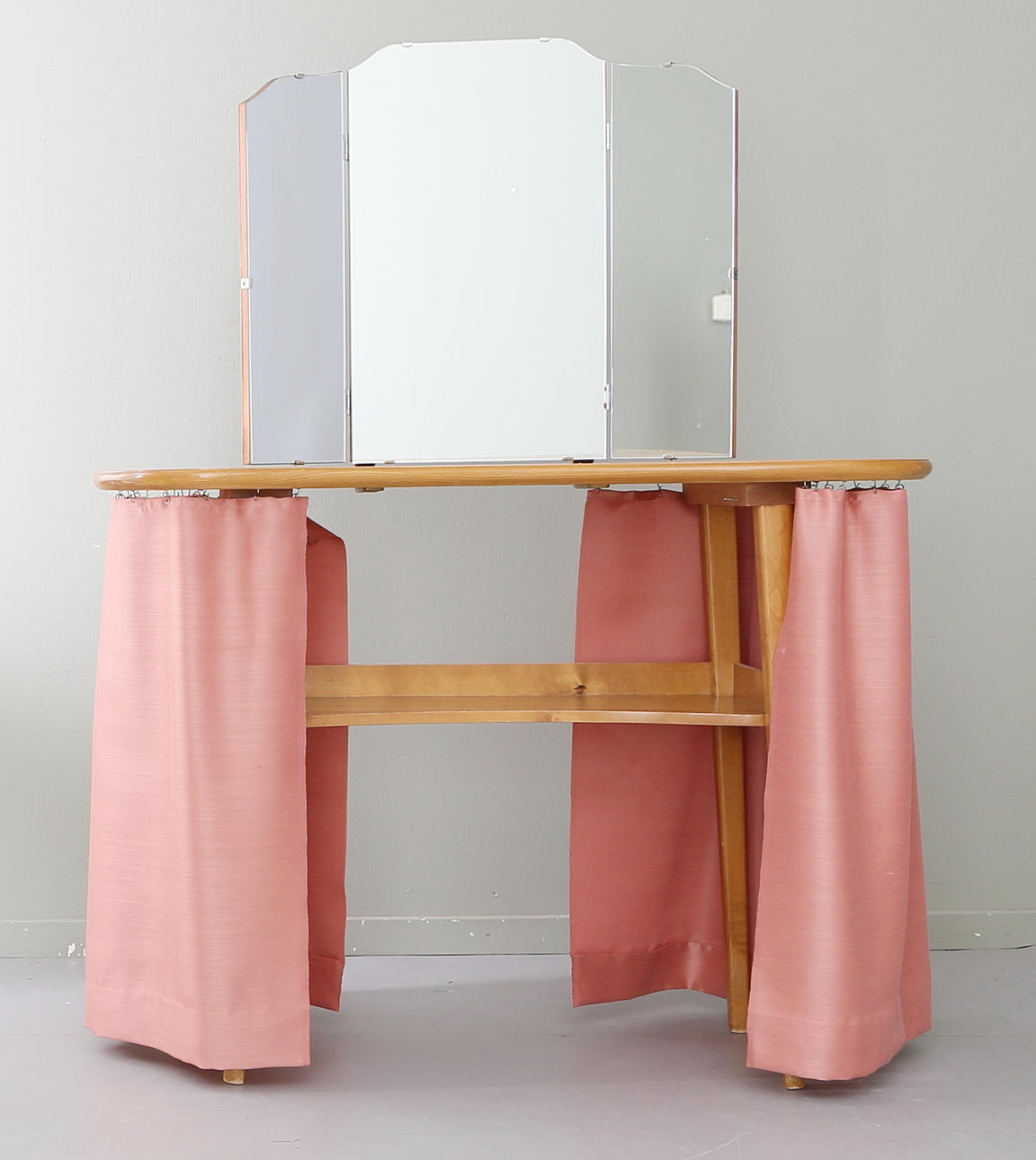 SMINKBORD, 1900-tal.