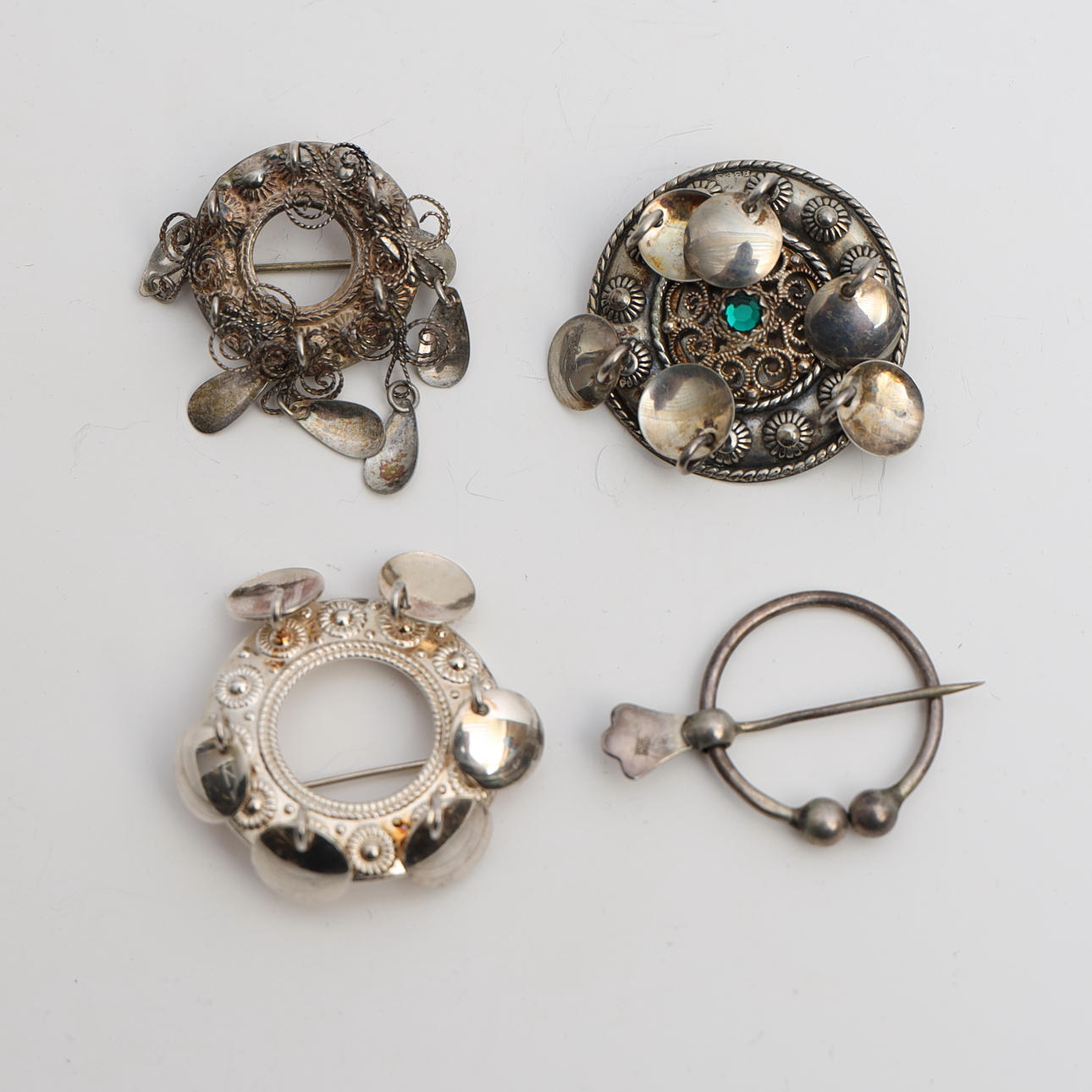 DRÄKTBROCHER, 4st, silver.