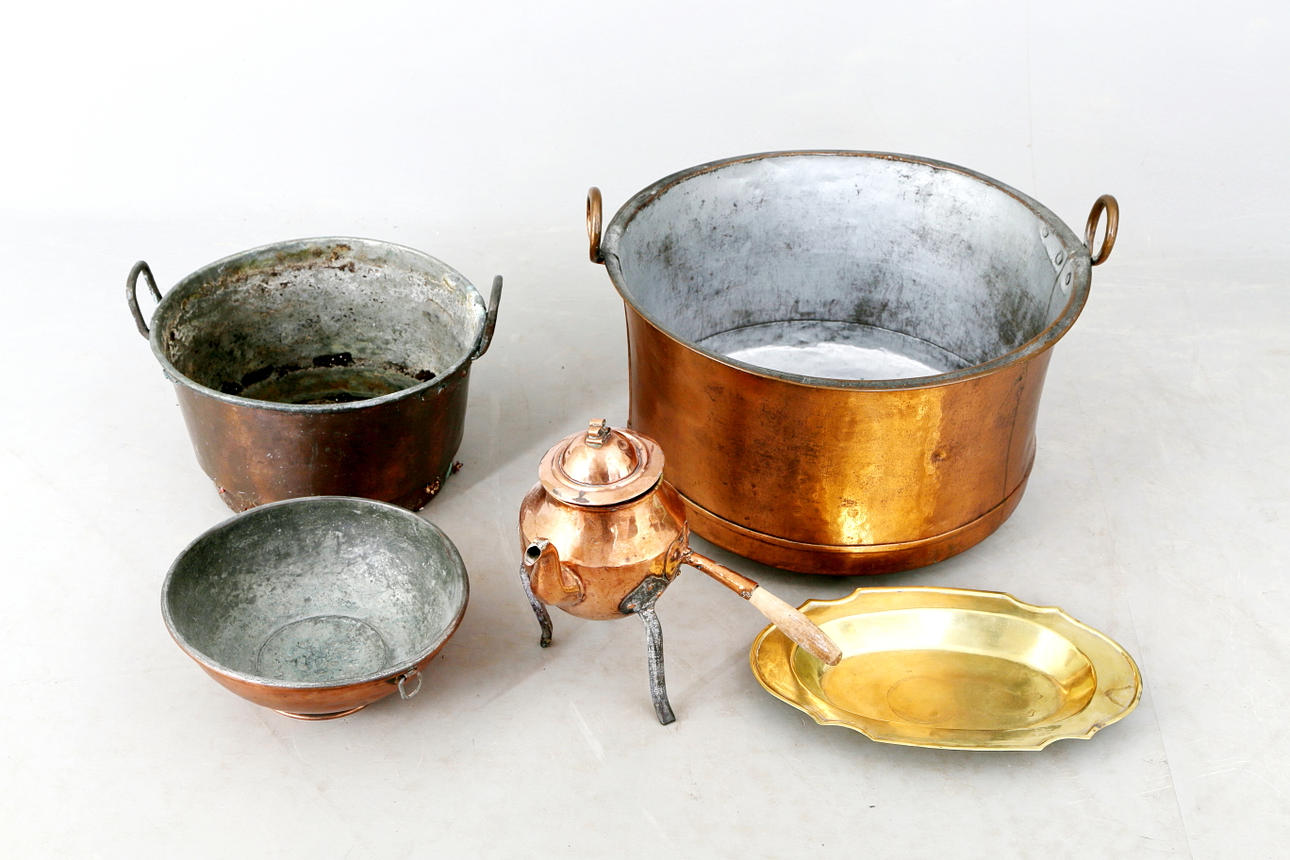 SAMLING METALLFÖREMÅL, 5 delar, bland annat koppar, 18/1900-tal.