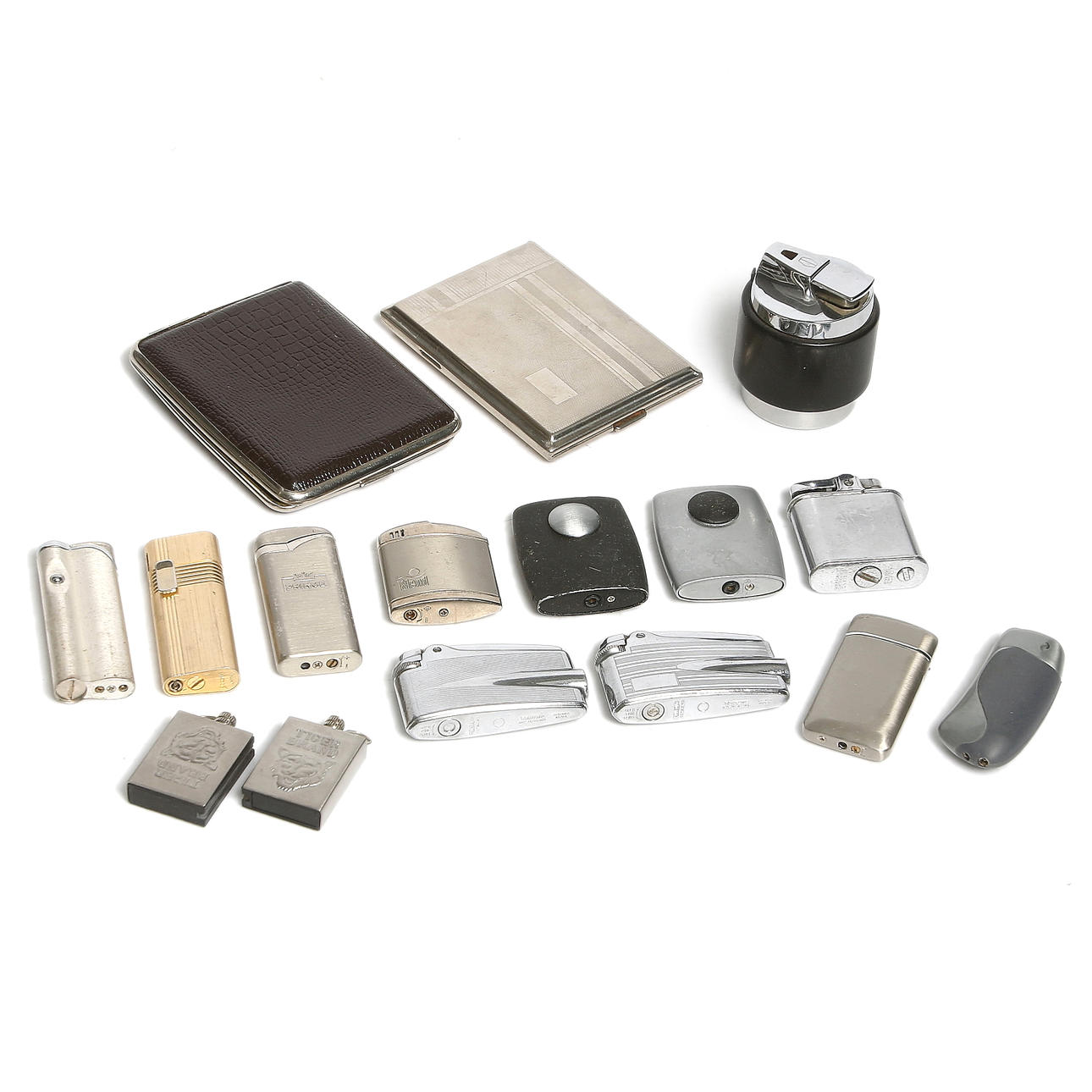 CIGARETTETUI, 2 st. samt CIGARETTÄNDARE, 14 st. bl.a. Ronson. 1900-tal.