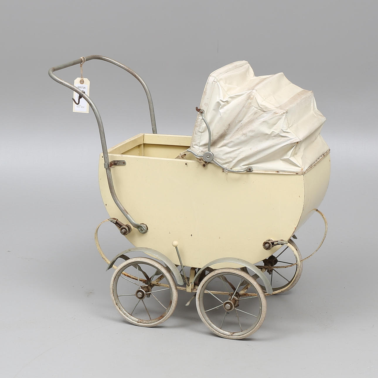 BARNVAGN, trä med metallunderrede, Larsson & Co, Malmö, 1900-talets första hälft.