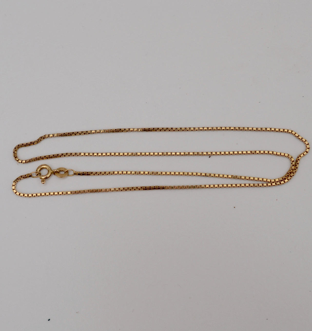 HALSKEDJA, 18 K guld, vikt cirka 4.77 gram.