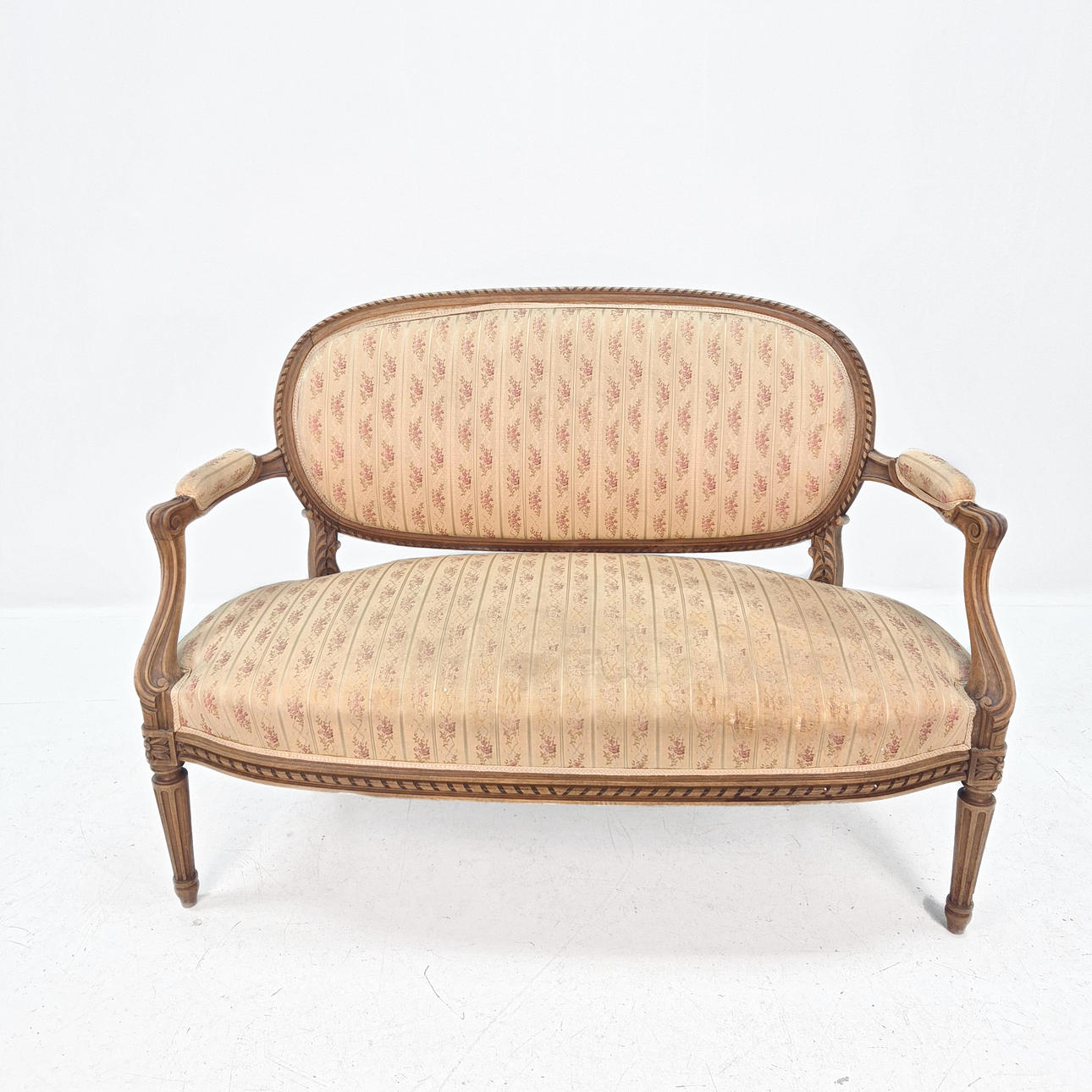 SOFFA , rokoko stil 1900 talets mellersta del.