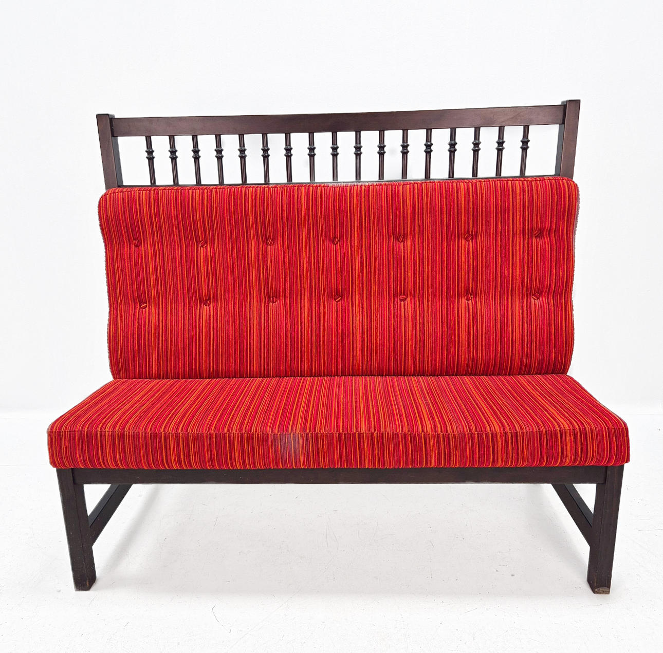 SOFFA - röd klädsel 1970-tal.