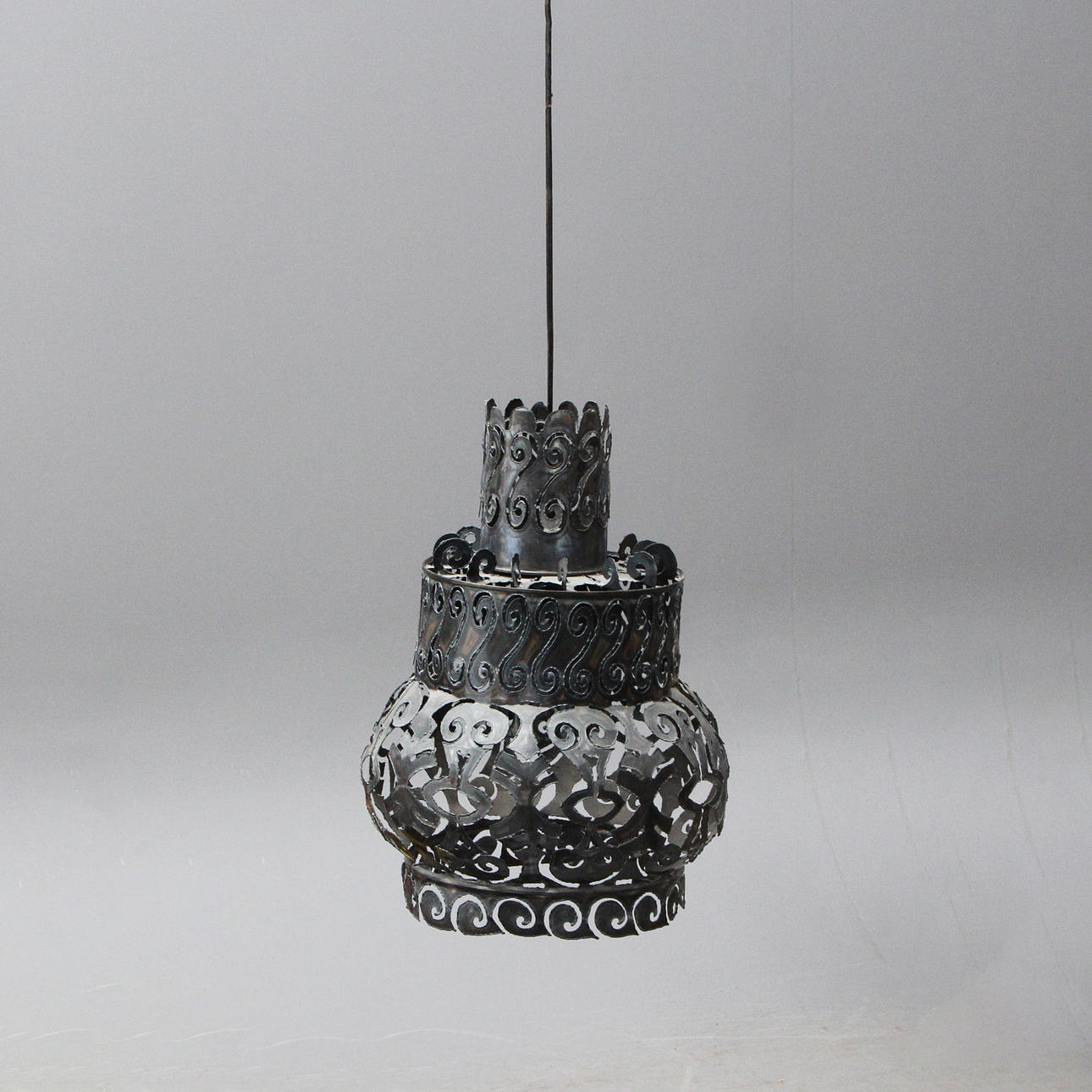 TAKLAMPA, metallplåt.