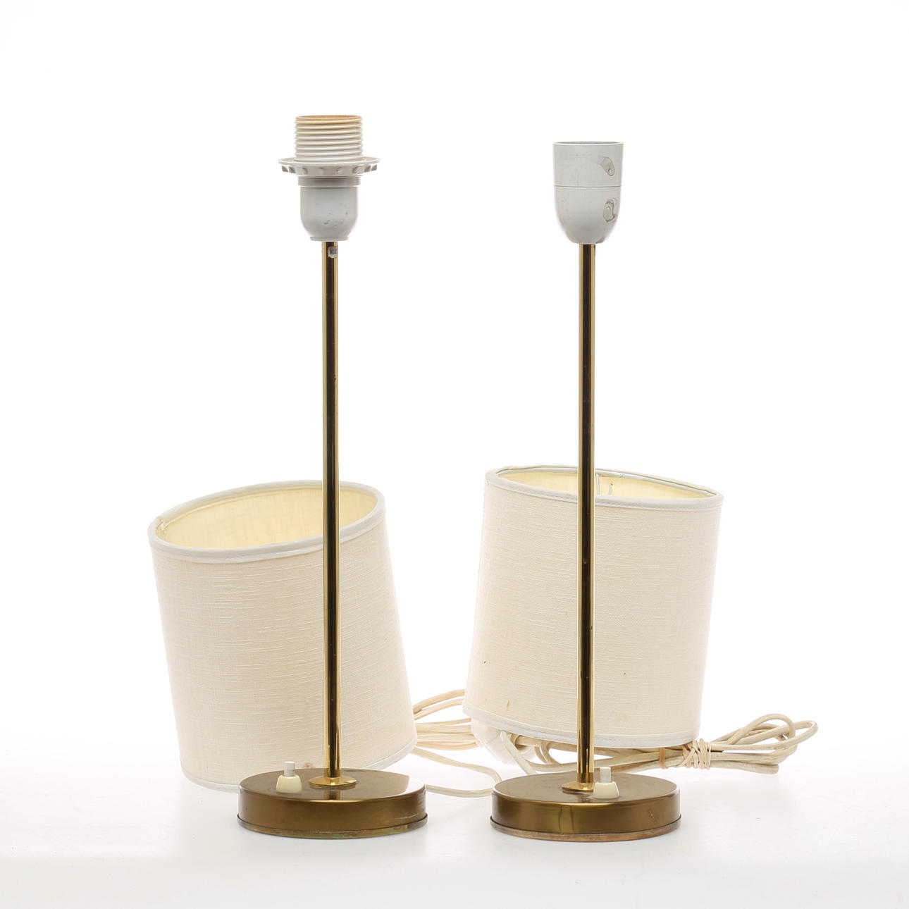 BORDSLAMPFÖTTER, 2 st, mässing, 1900-tal.