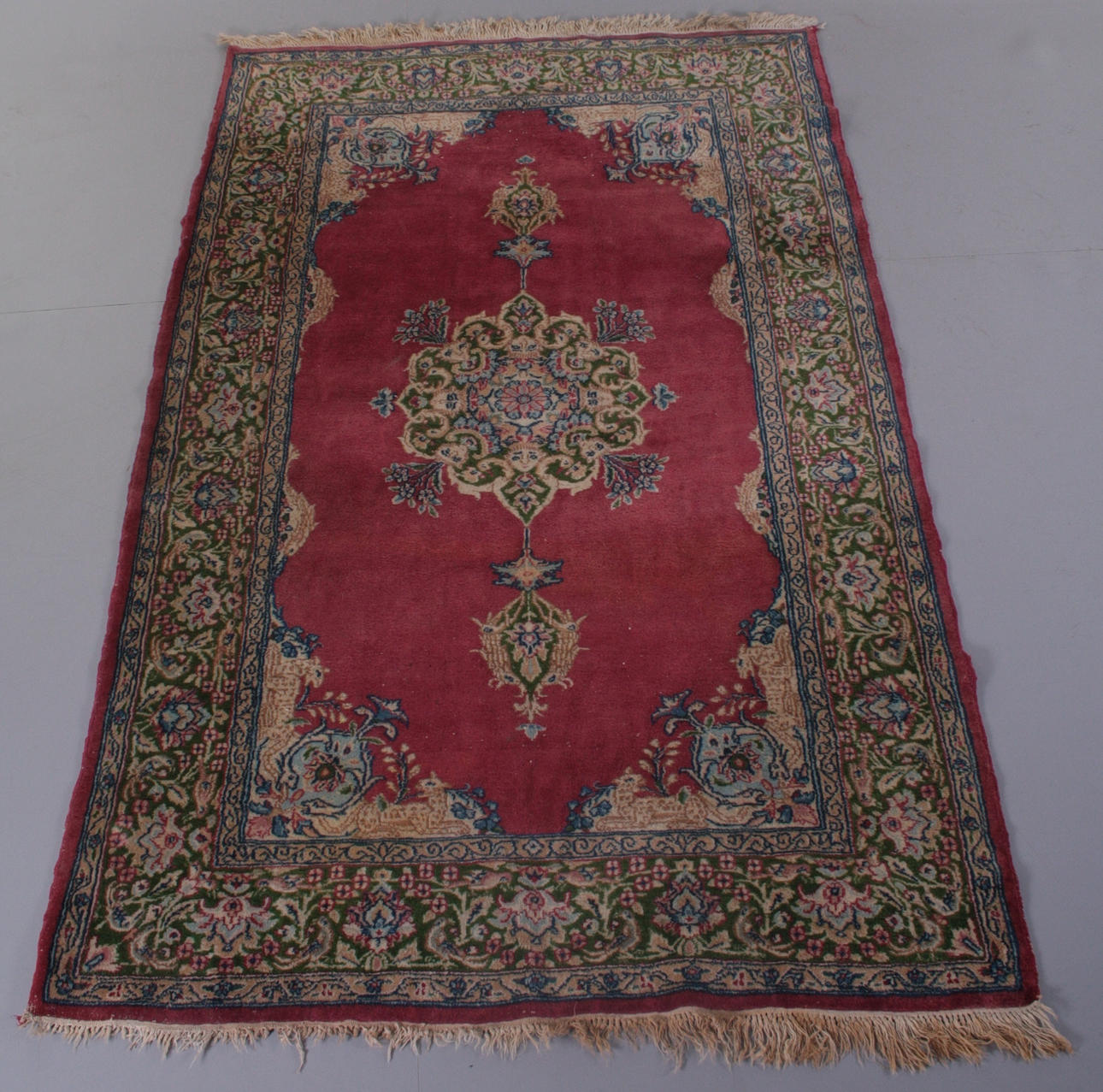 MATTA handknuten, 233 x 144 cm.