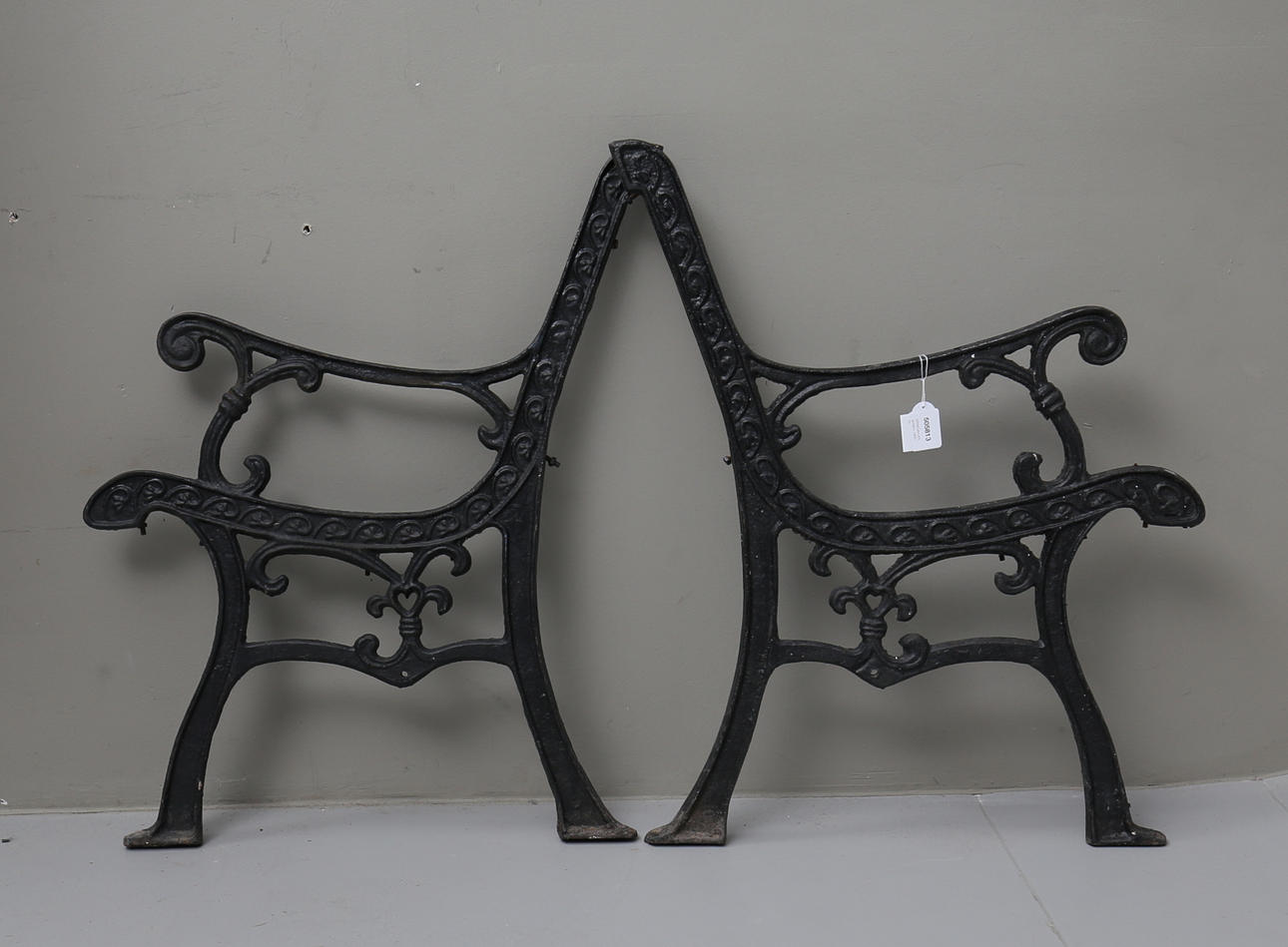 BÄNKGAVLAR, gjutjärn, 1900-tal.