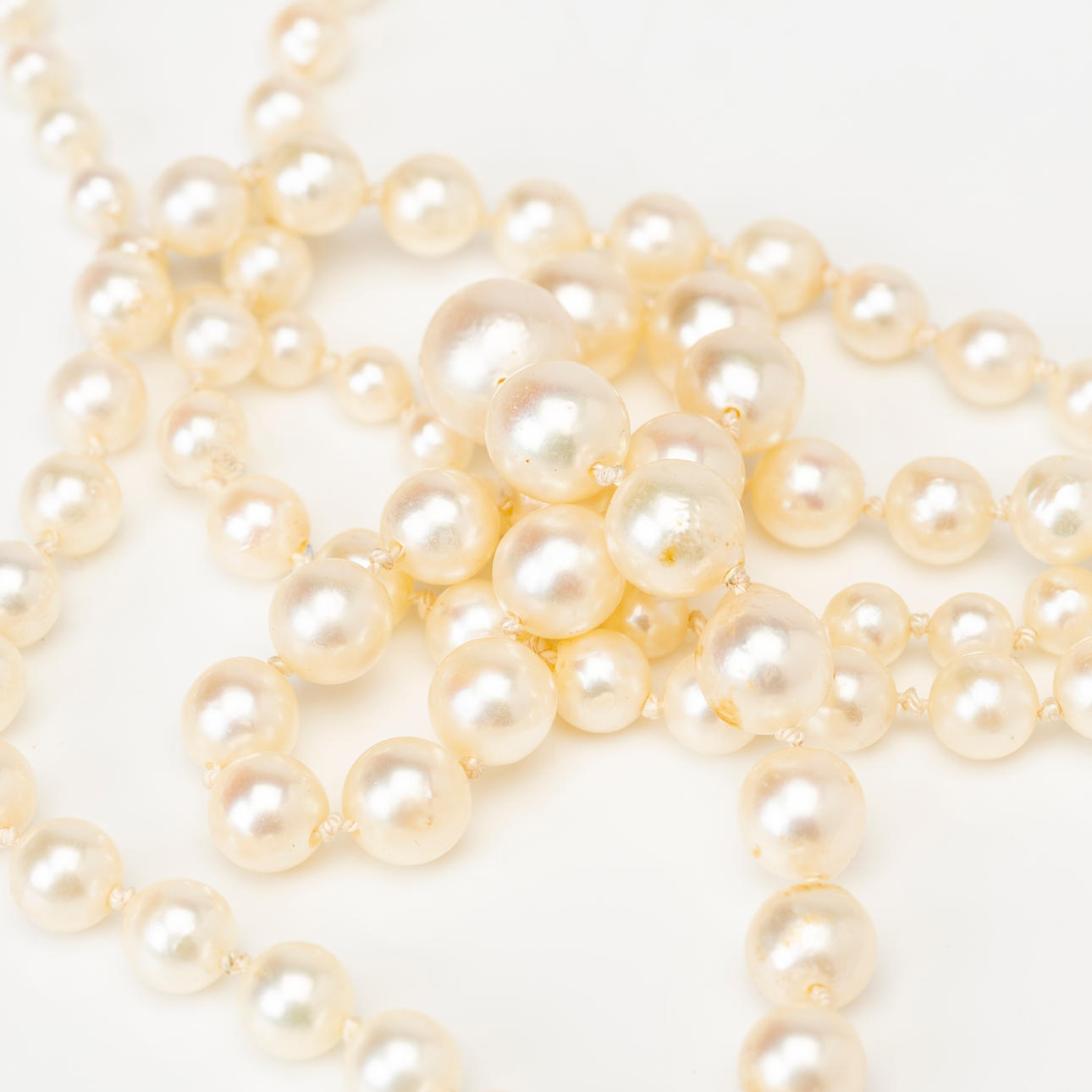 PEARL NECKLACE, silver clasp.