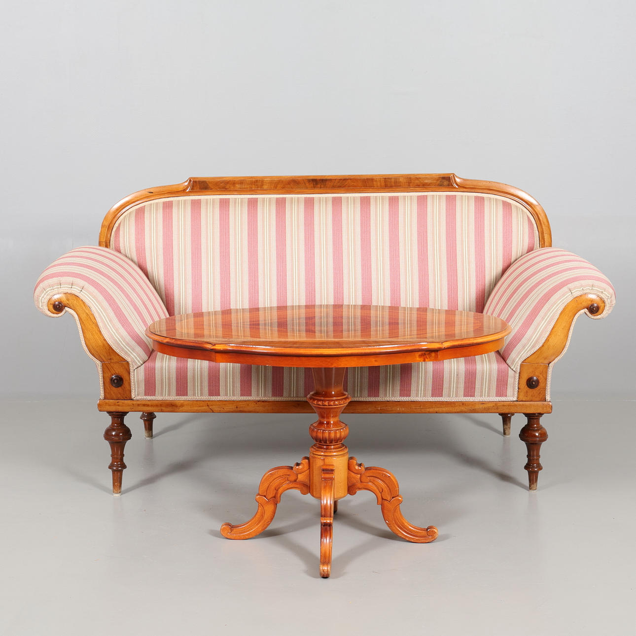 SOFFA och BORD 1900-talets mitt.