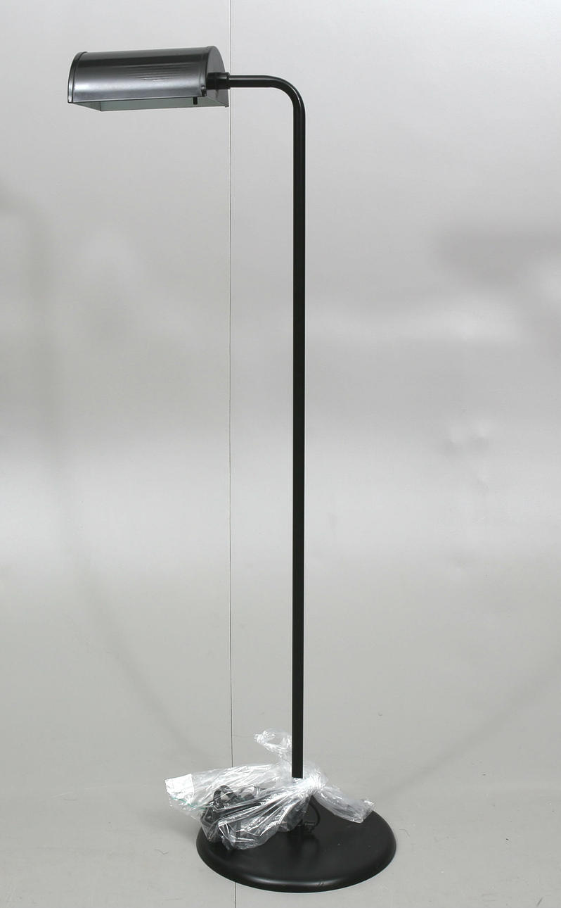 GOLVLAMPA, svartlackerad metall, Abo, Danmark, 1900-talets andra hälft.