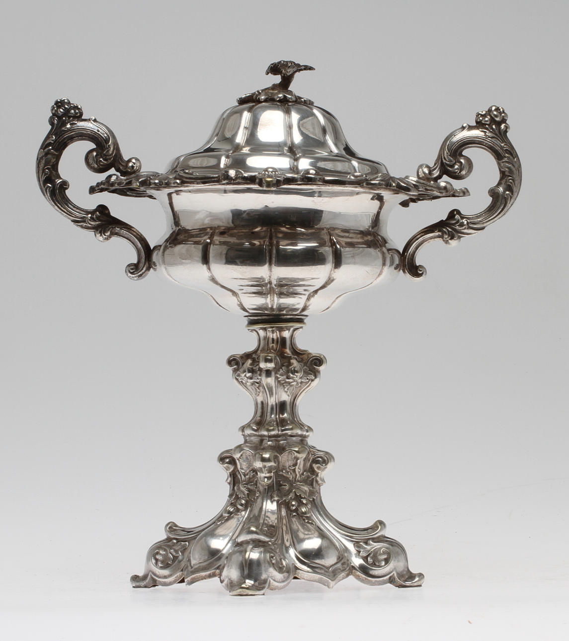 SOCKERSKÅL PÅ FOT, nysilver, nyrokoko,1900-talets början.