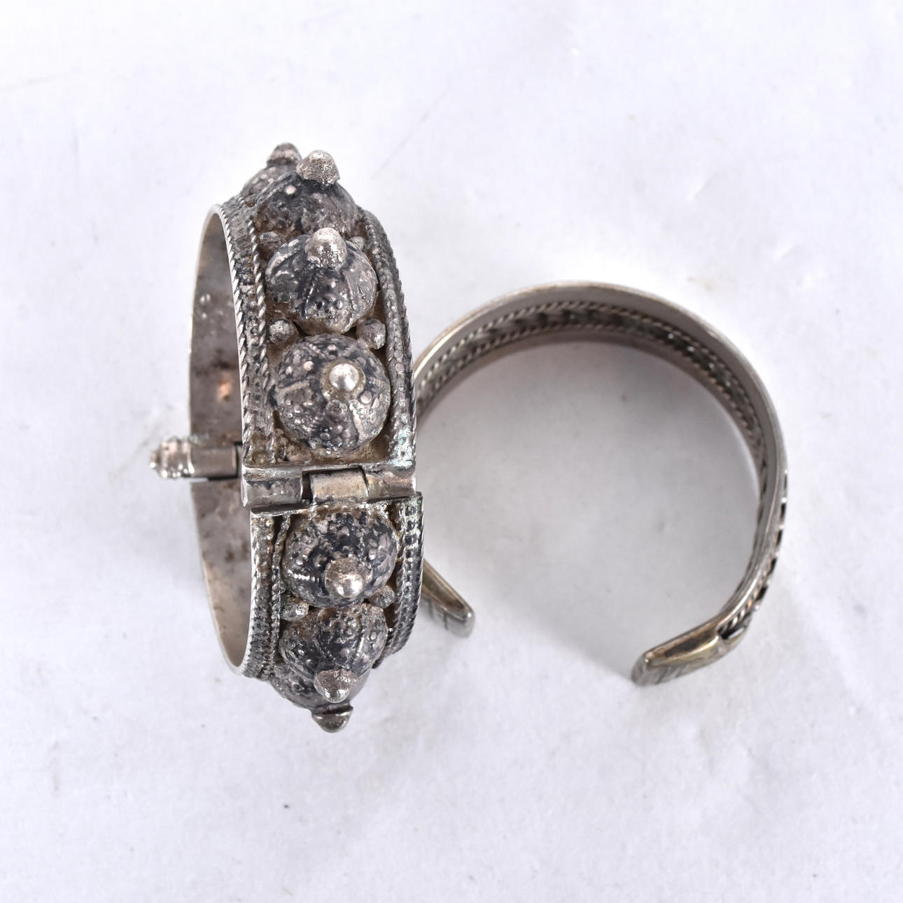 ARMBAND, 2 st, silver, 1900-tal.