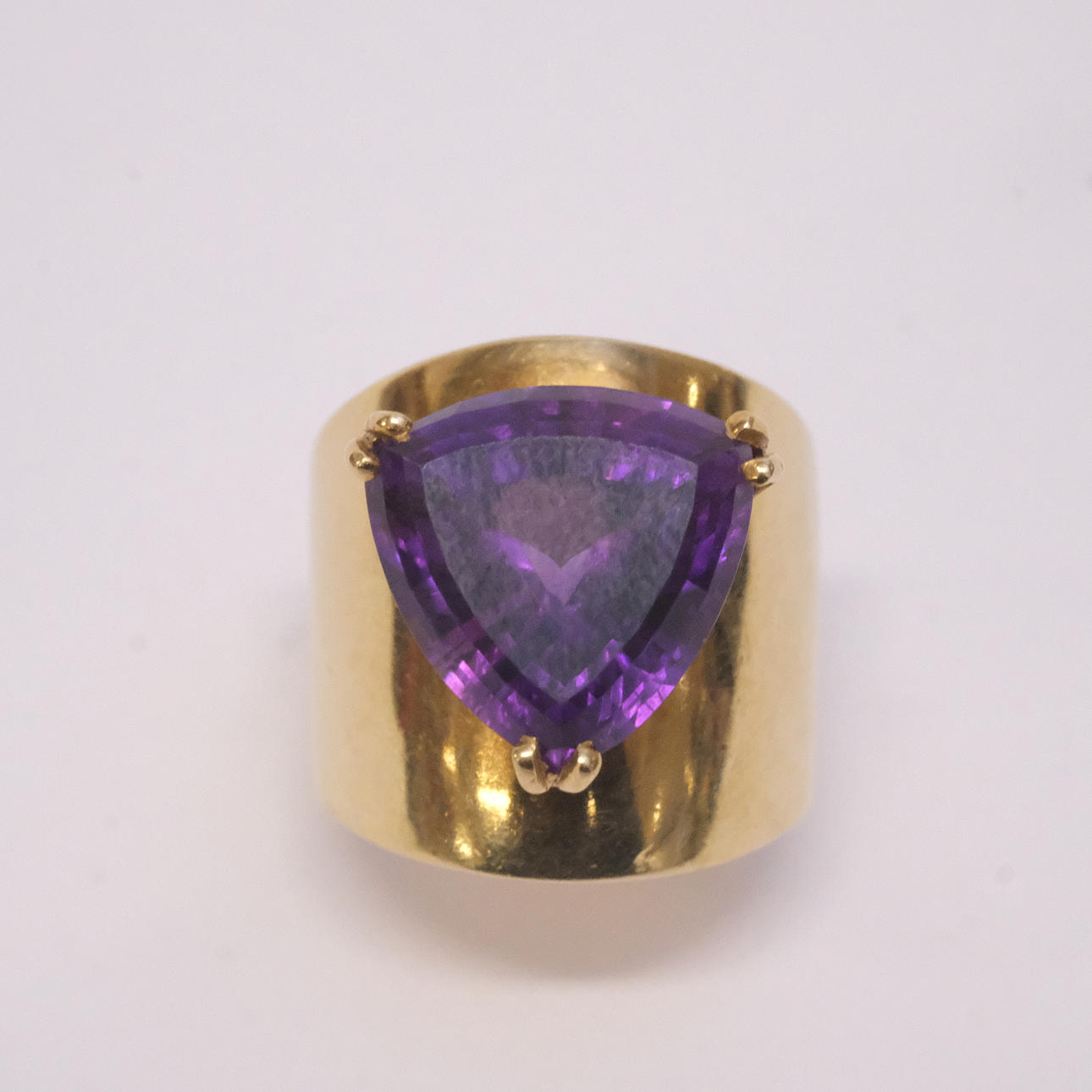 RING MED AMETIST, 18K GULD.