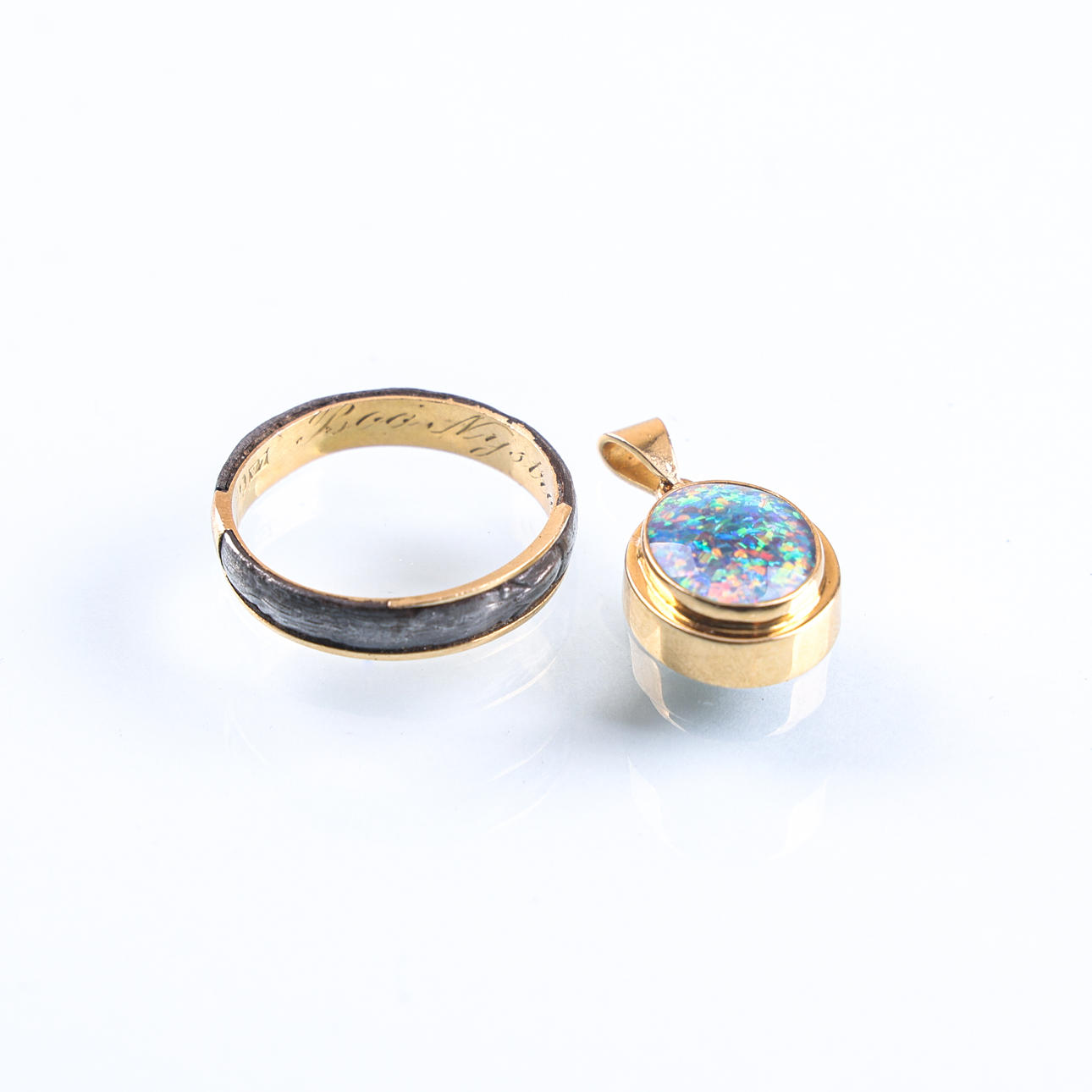 RING & HÄNGE, 18 karat guld, totalvikt ca 5,8 gram.