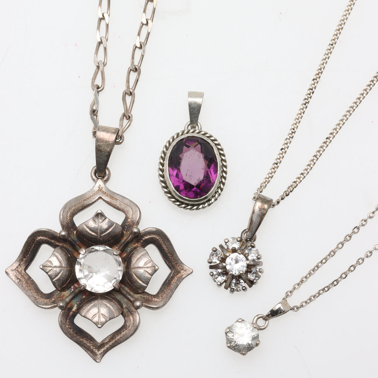 PENDANTS & CHAINS, 4+3 pieces, mostly silver with stones.