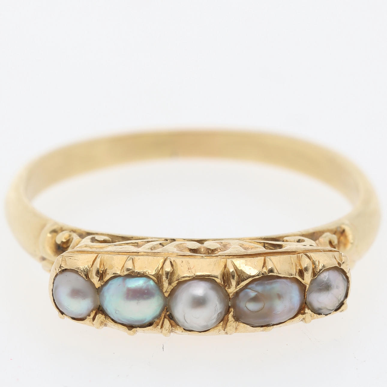 RING, 18K guld med pärlor.