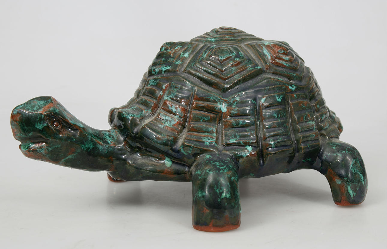 LARS PAGFELDT. Figurin, stengods, Sköldpadda, signerad, numrerad 33/100.