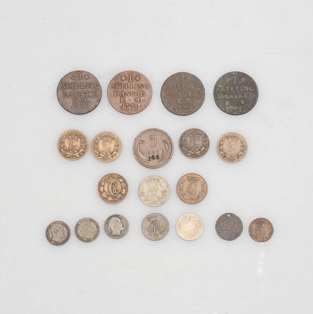 MYNT, 19 st, bl a Danmark, 1700-/1800-tal.