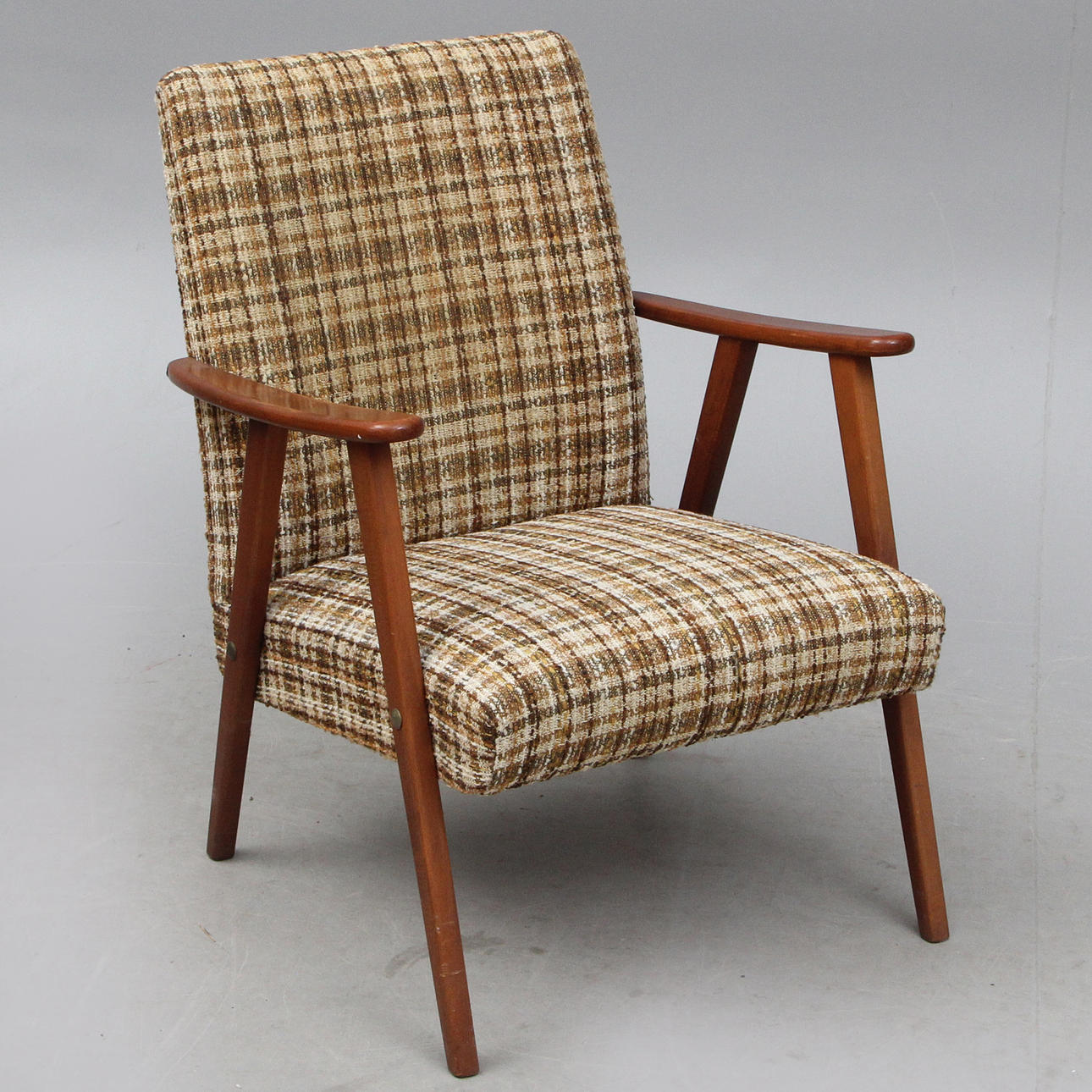 FÅTÖLJ, textil/trä, ca 1960.