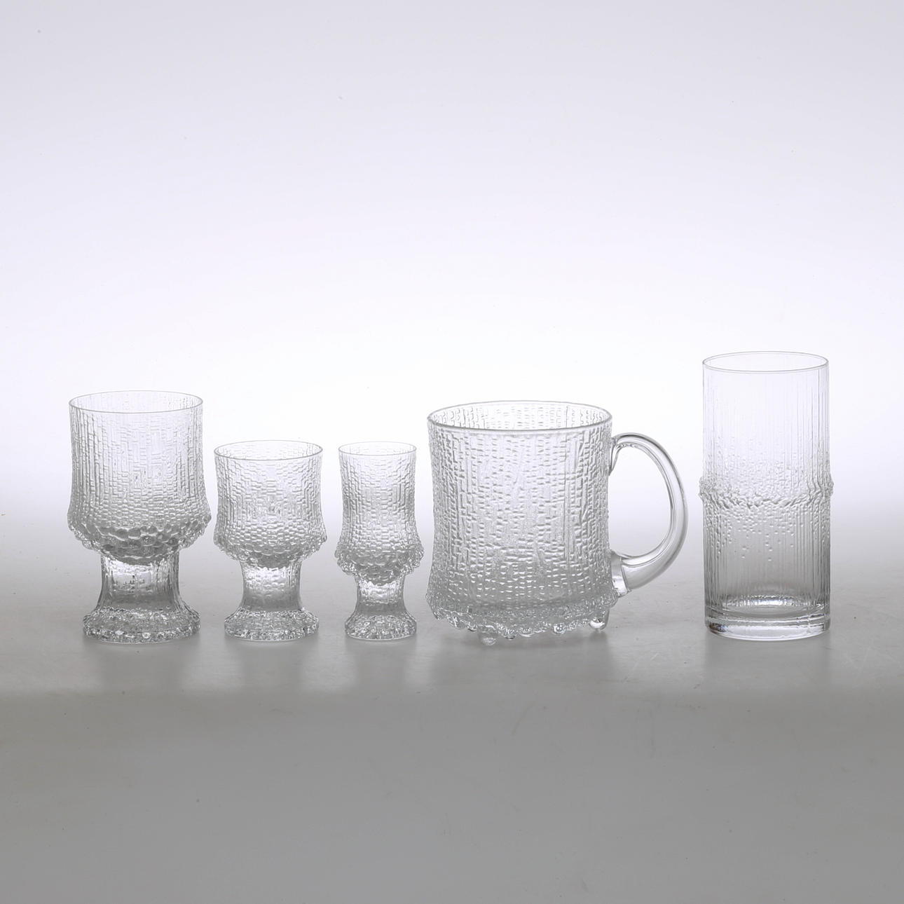 GLASSERVISDELAR, 45 delar, "Ultima Thule" samt "Niva", Tapio Wirkkala, Iittala, Finland.