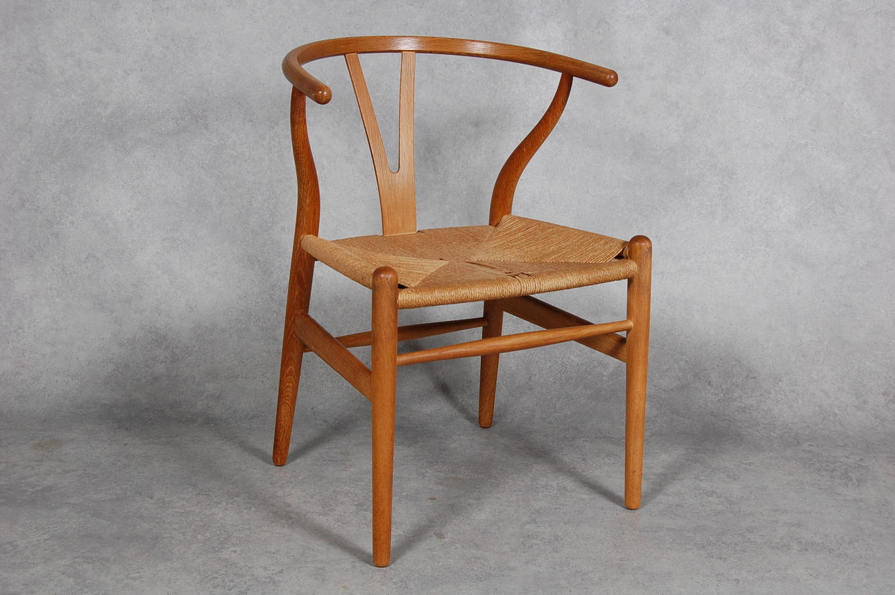 HANS J WEGNER. Y- stol, för Carl Hansen Danmark, från 1969.