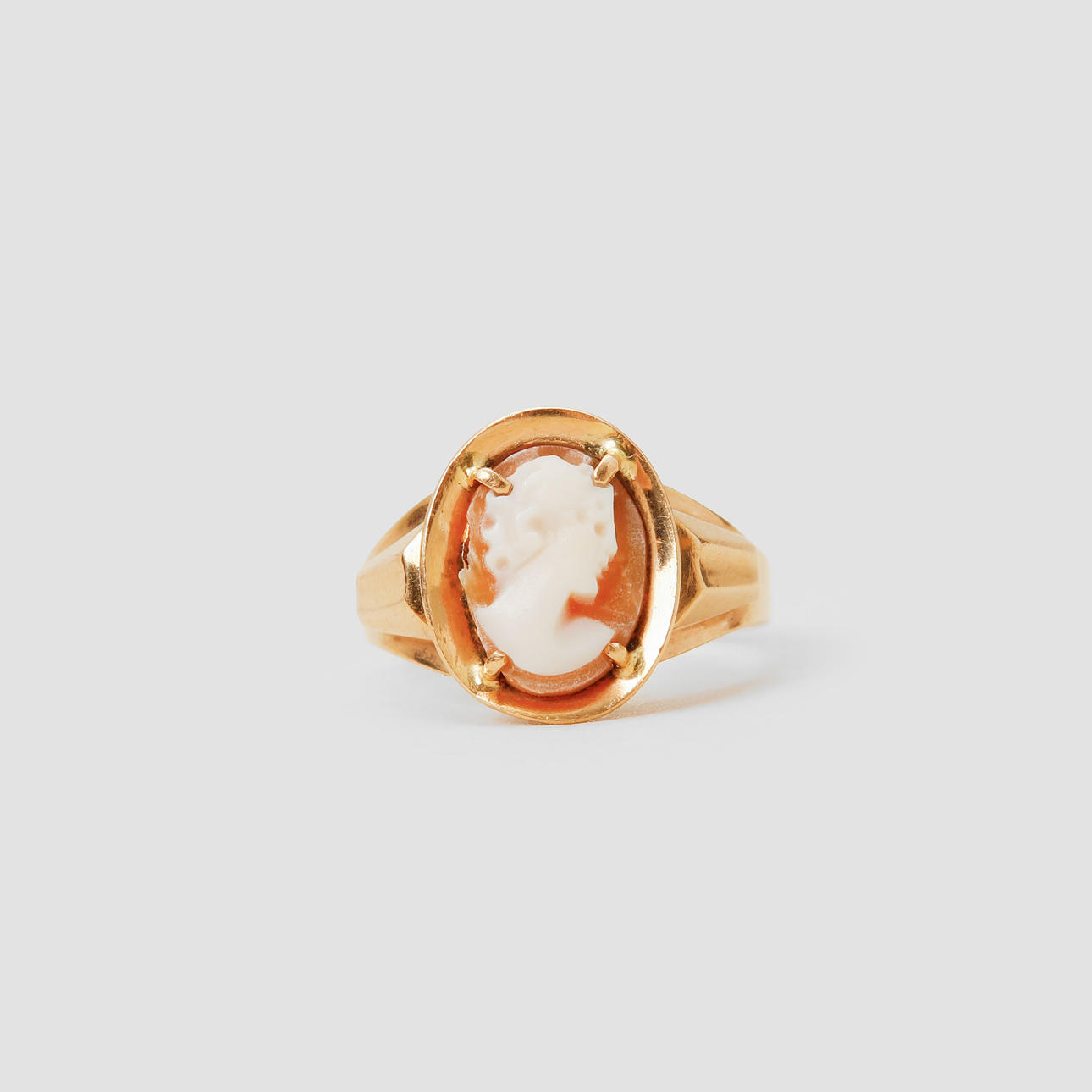 RING, 18k guld, kamé, vikt ca 2,8 gram.