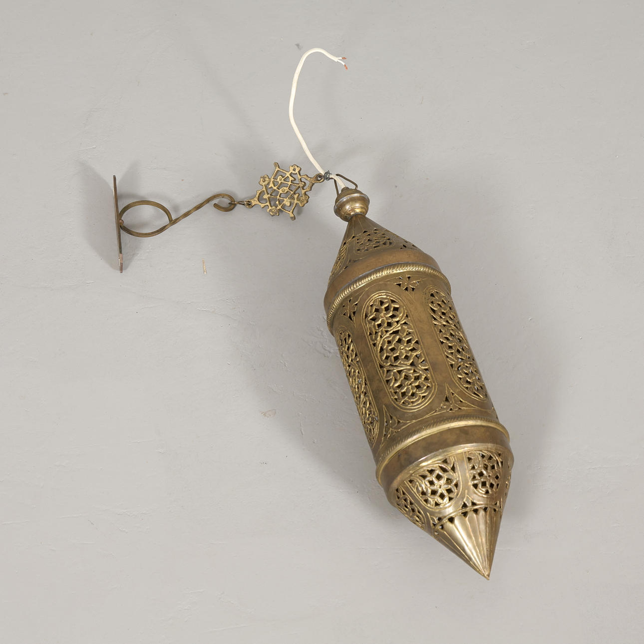 VÄGGLAMPA mässing 1900-tal.