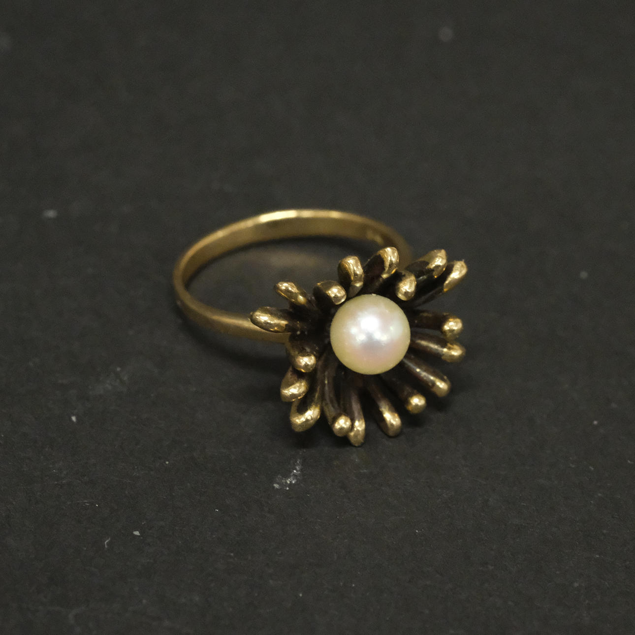 RING MED PÄRLA, 10K GULD.