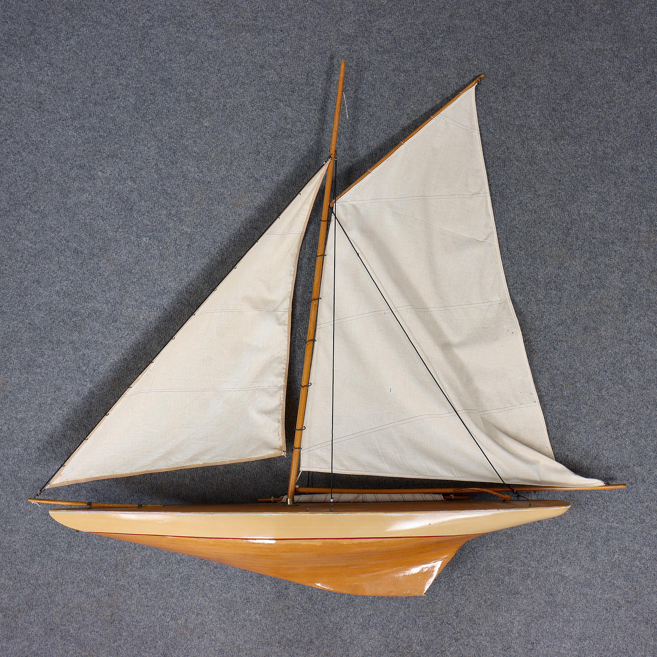 MODELLBÅT (106cm) "SEGELBÅT" TRÄ, 1900-TAL.