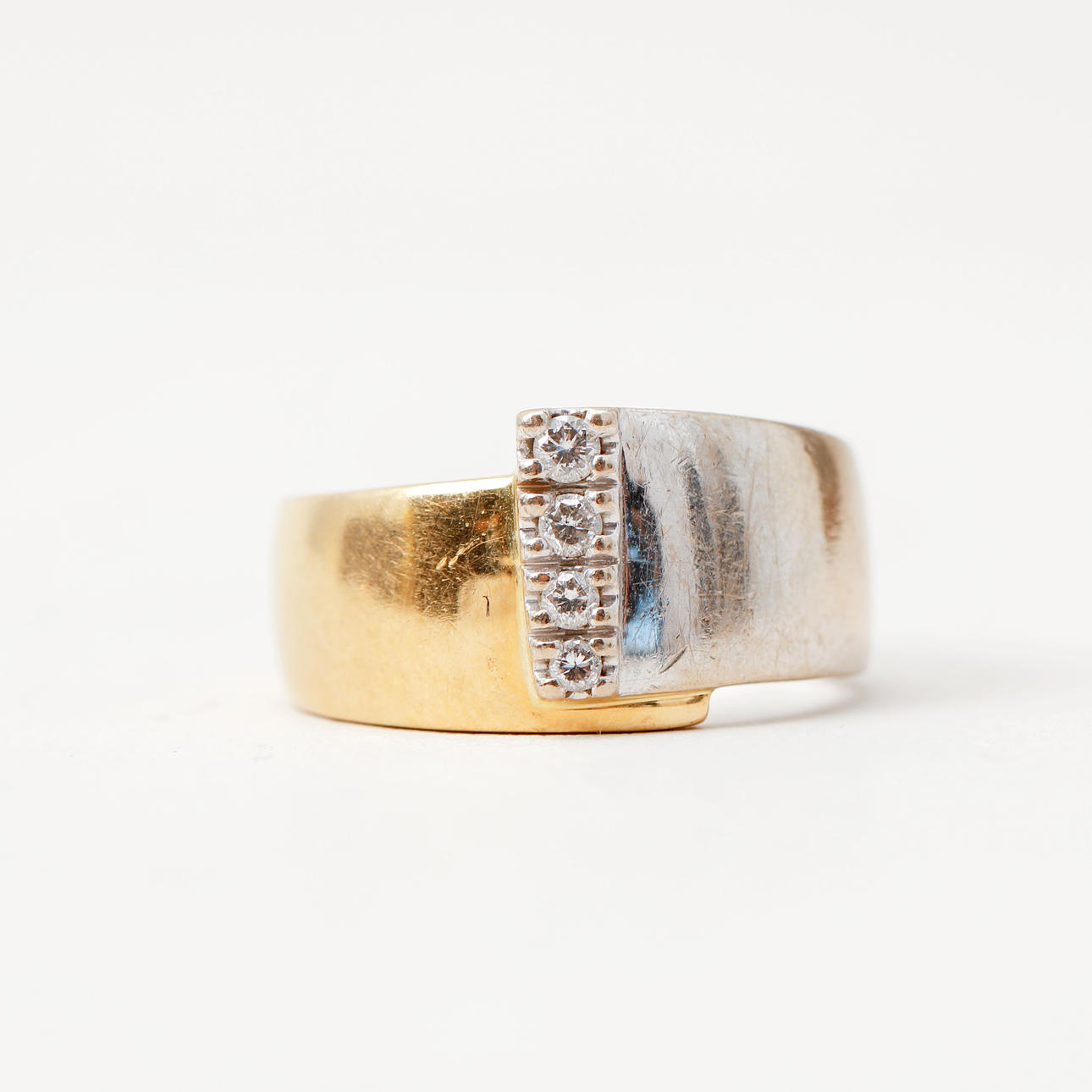 RING, 18k guld, diamanter, vikt ca 9 gram.