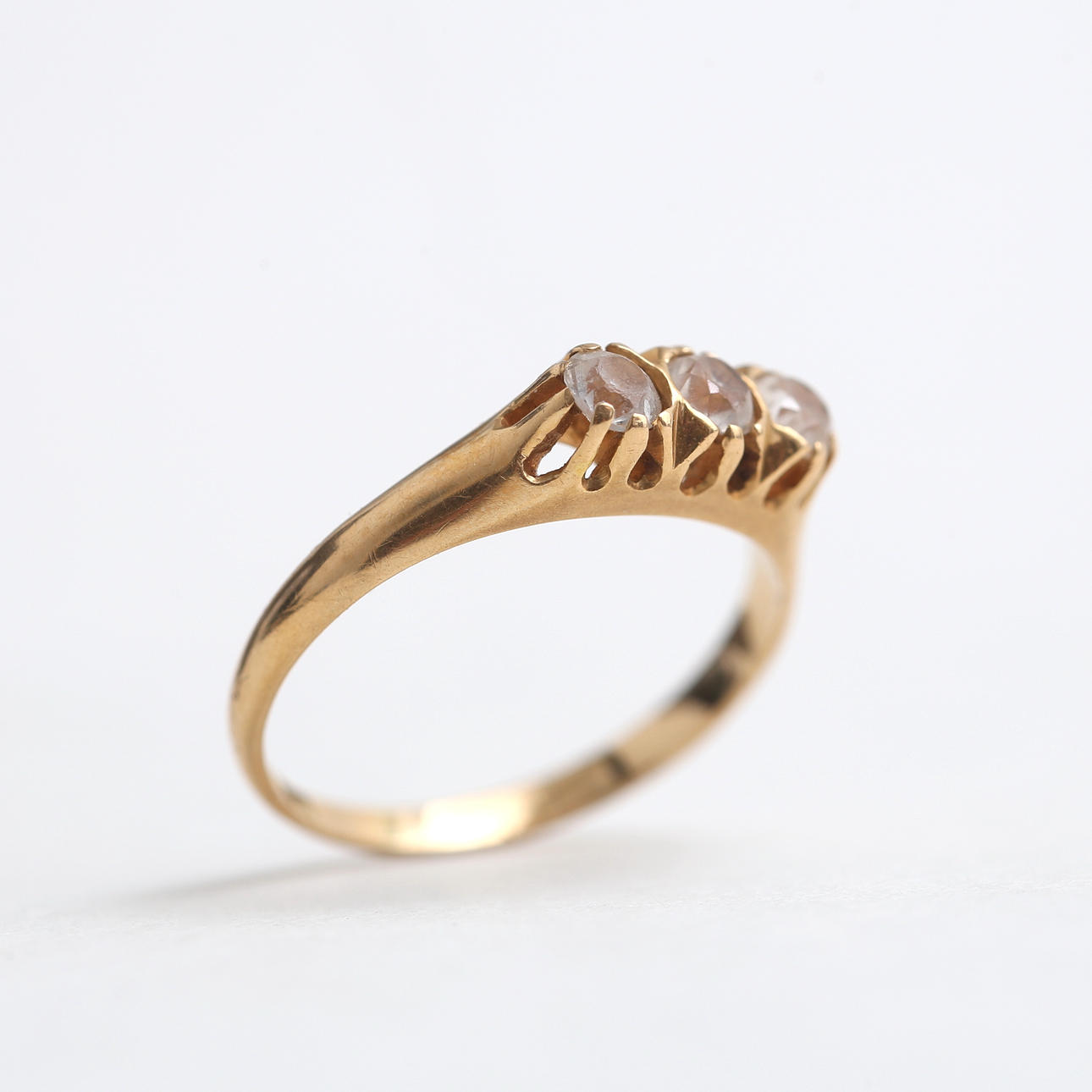 RING 18K guld med stenar, 2,22 gram.