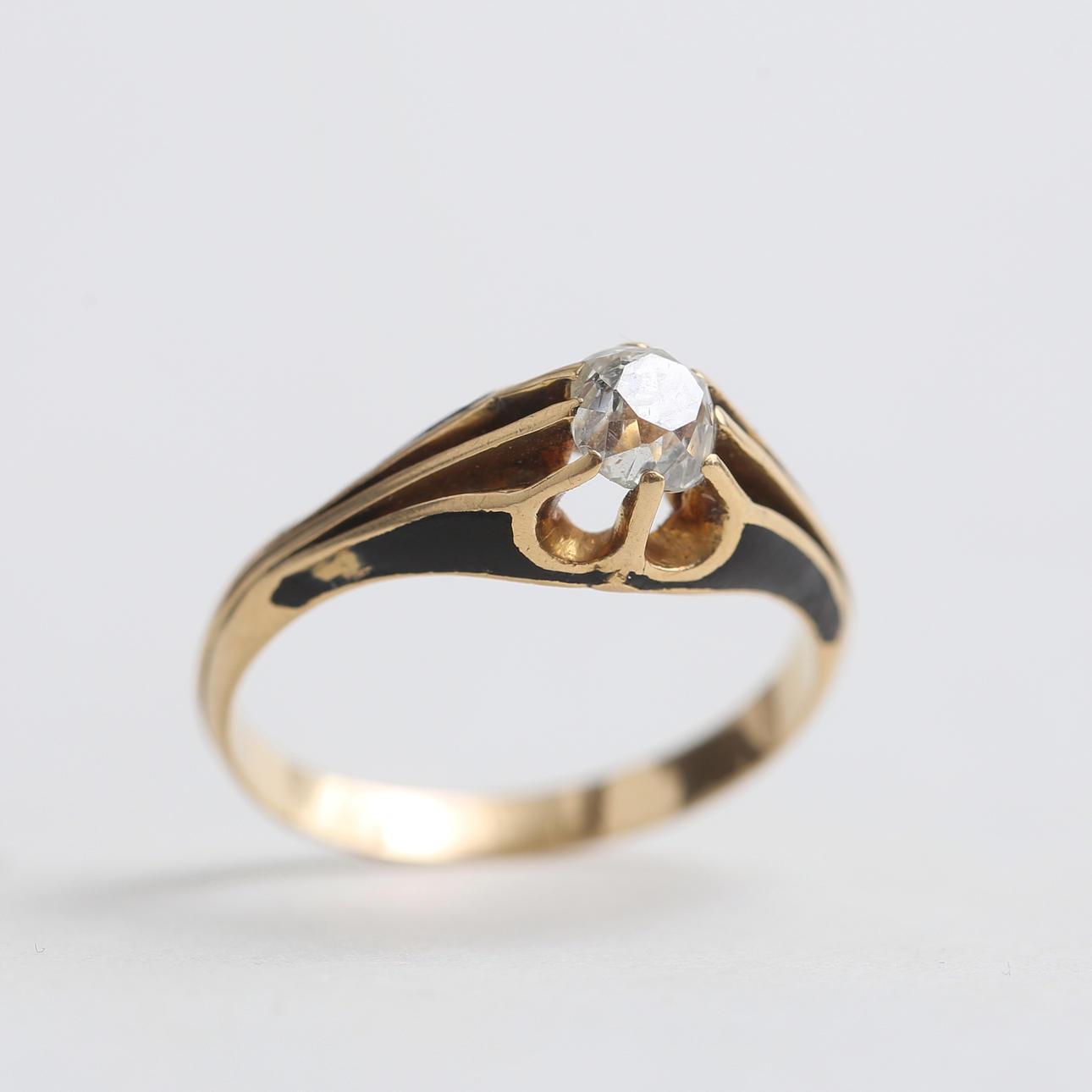RING, 18K guld med sten, vikt 3,4 gram.