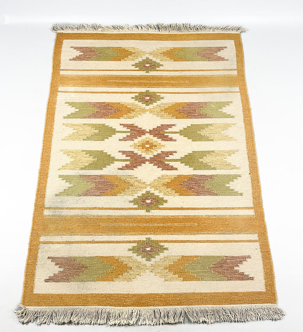 RÖLLAKANMATTA, 196 x 141 cm.