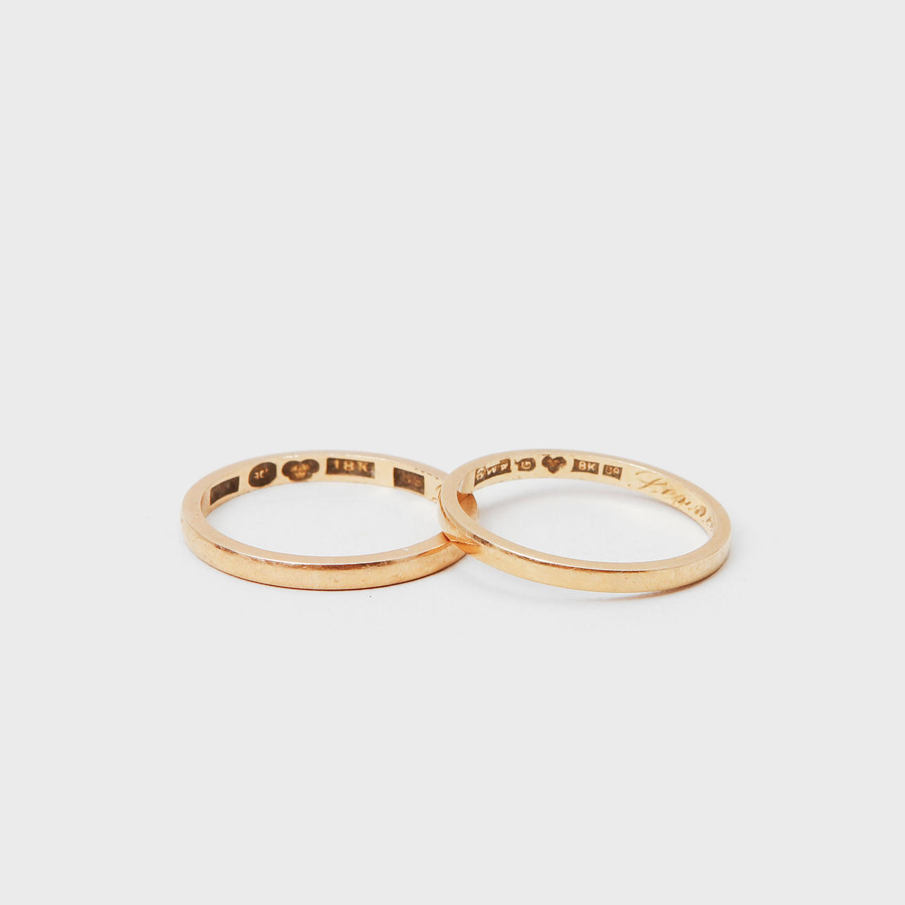 RINGAR, 2 st, 18k guld. Vikt ca 4,5 g.