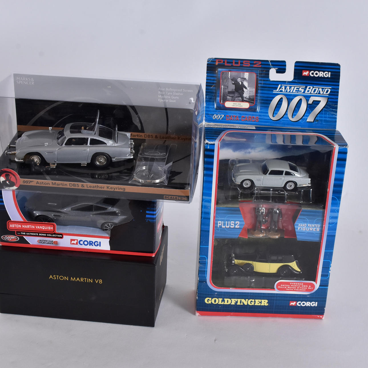 JAMES BOND, 4 st, samlarbilar, Corgi.