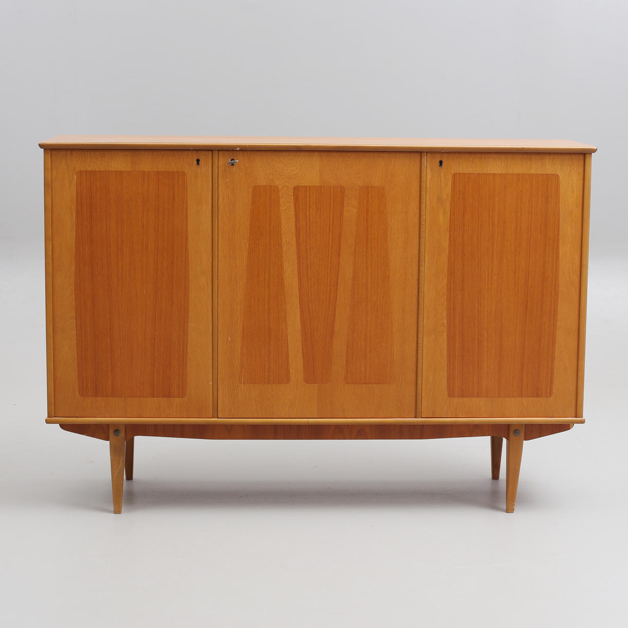 SIDEBOARD, teak, omkring 1900-talets mitt.