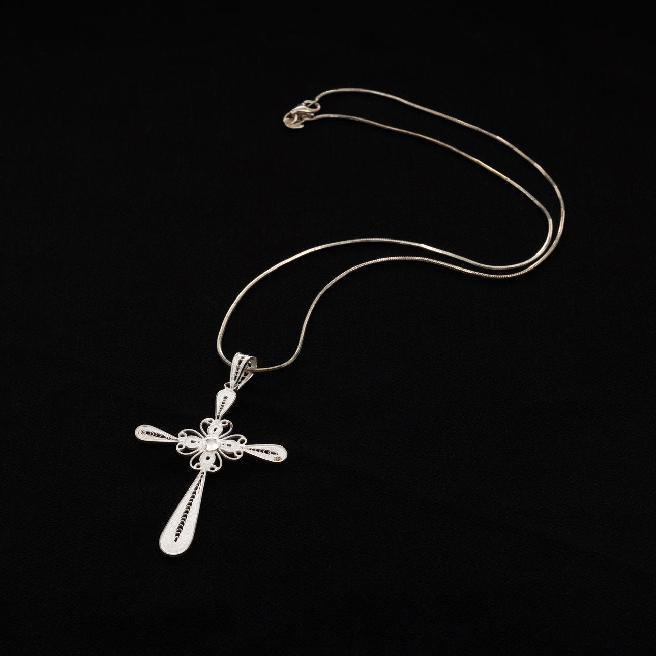 COLLIER, Sterlingsilver, Kors, Filigrandekor, Bali.