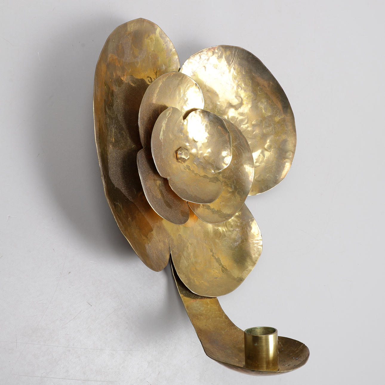 VÄGGLJUSSTAKE, mässing, blomma, 1900-tal.