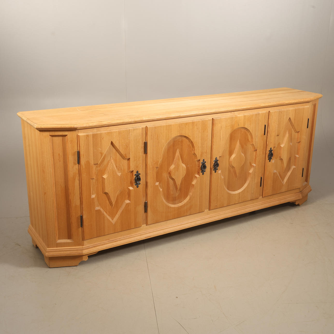 SIDEBOARD, samtida.