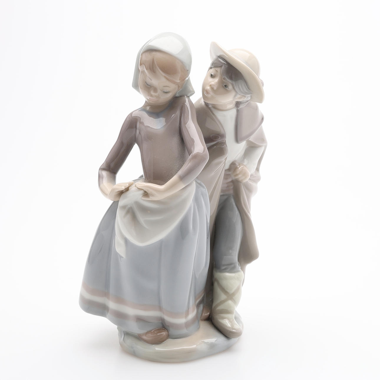 LLADRO, FIGUR FÖRESTÄLLANDE FLÖRTANDE PAR.
