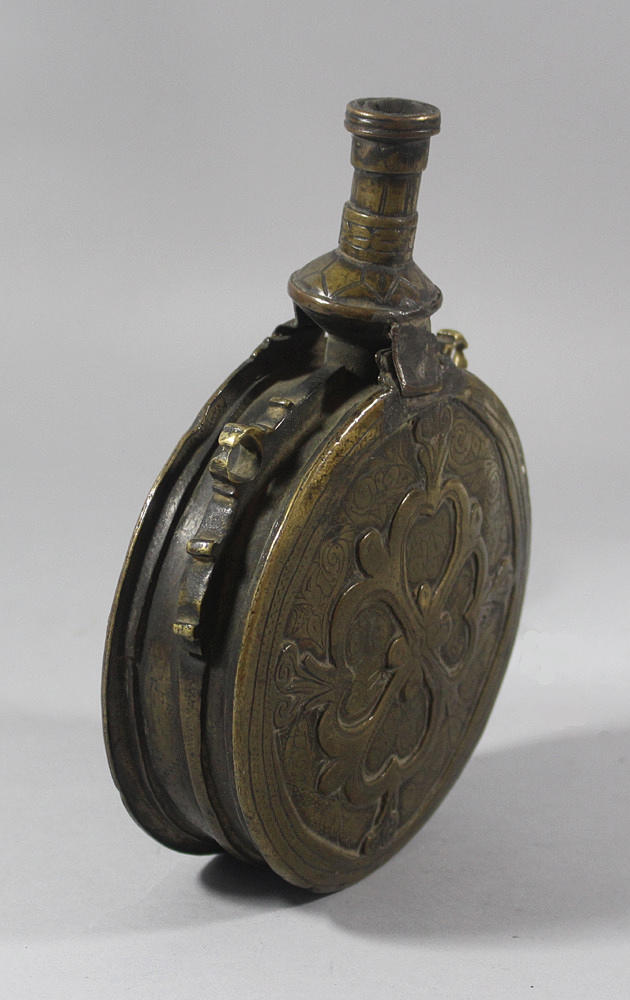 BRONS OTTOMAN PULVERFLASKA.