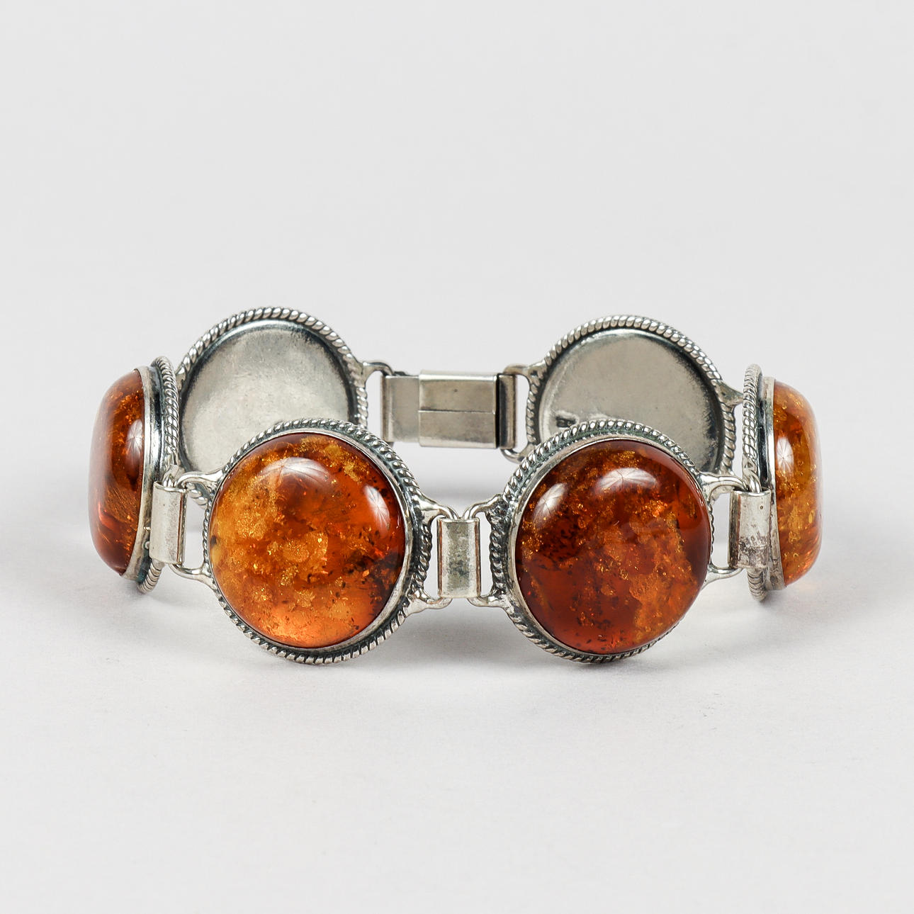 ARMBAND silver och bärnsten.